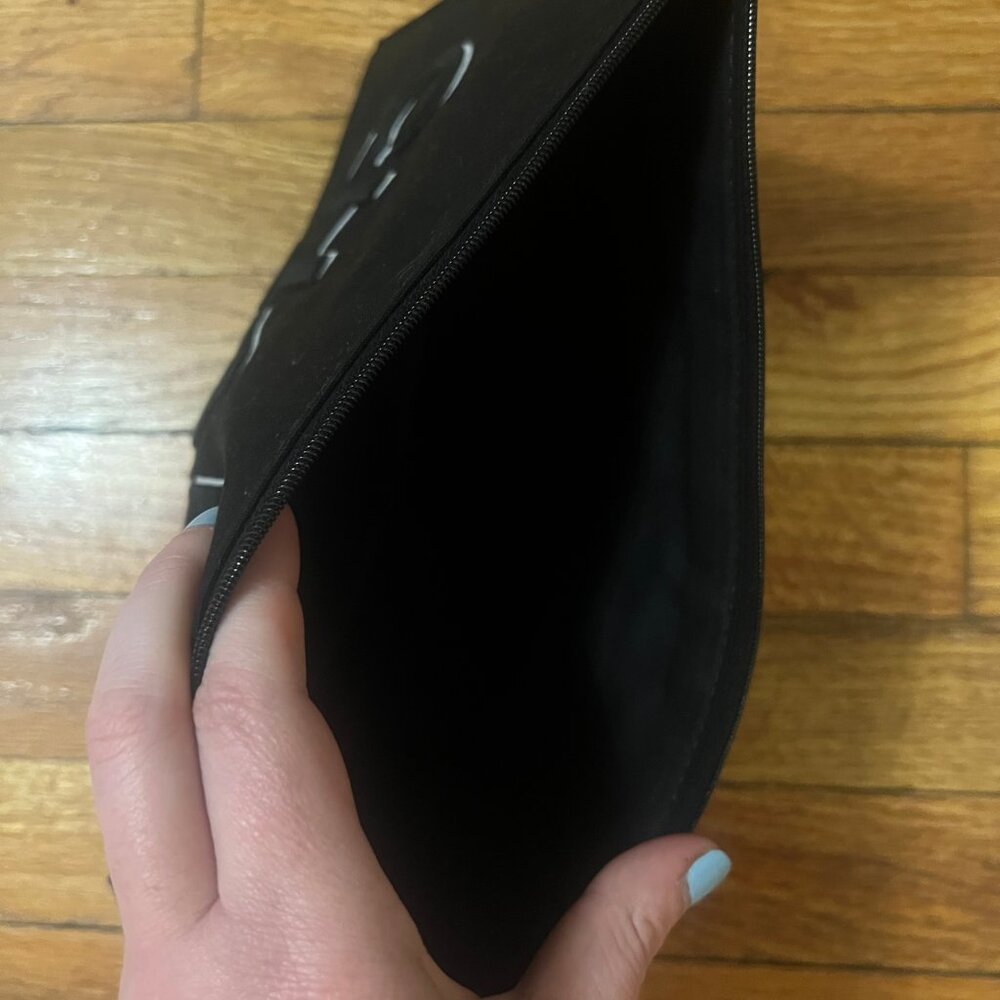 CHANEL Beauté Black Pouch - Picture 5 of 5